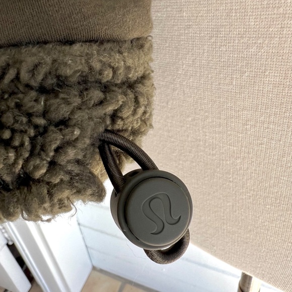 LULULEMON Cinchable Sherpa Fleece Zip Up Jacket in Dark Olive - 12 - Picture 7 of 13